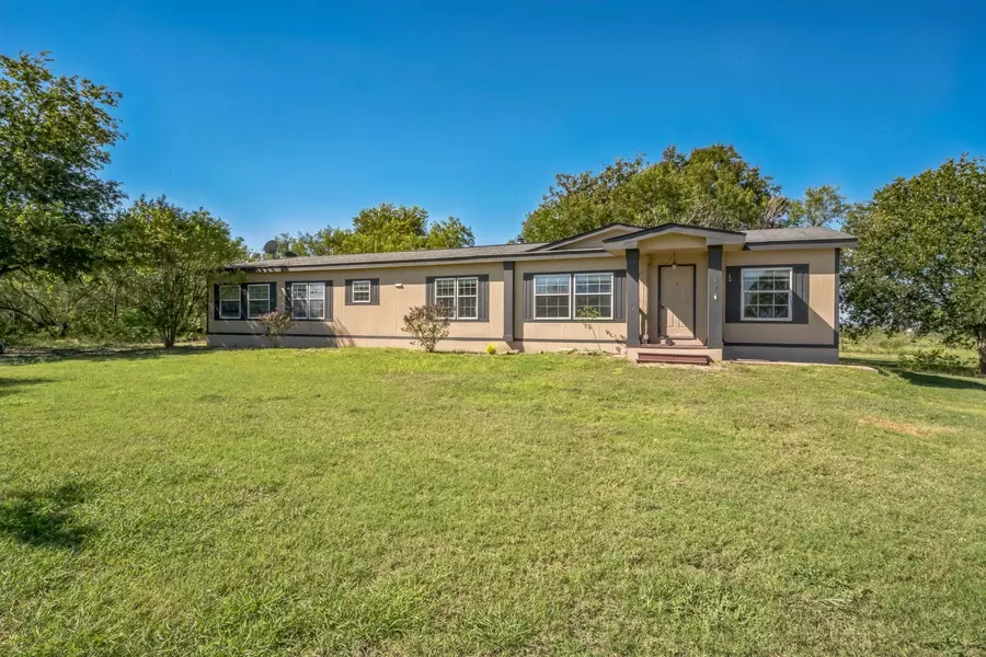 110 Westview LN, Martindale, TX 78655