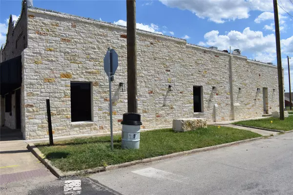 Rockdale, TX 76567,239 N MAIN ST