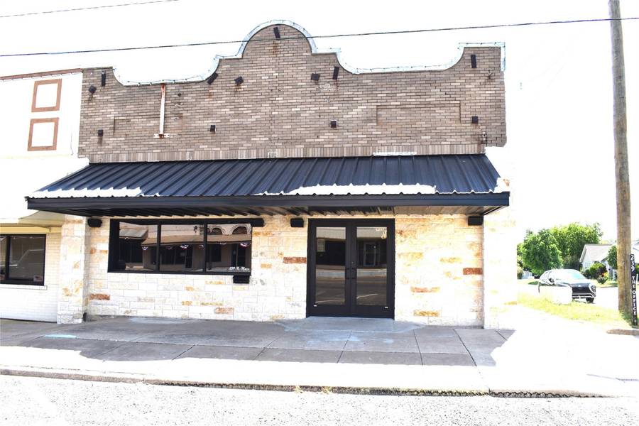 239 N MAIN ST, Rockdale, TX 76567