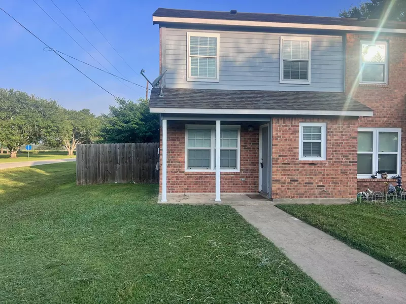 306 Anderson ST #B, Smithville, TX 78957