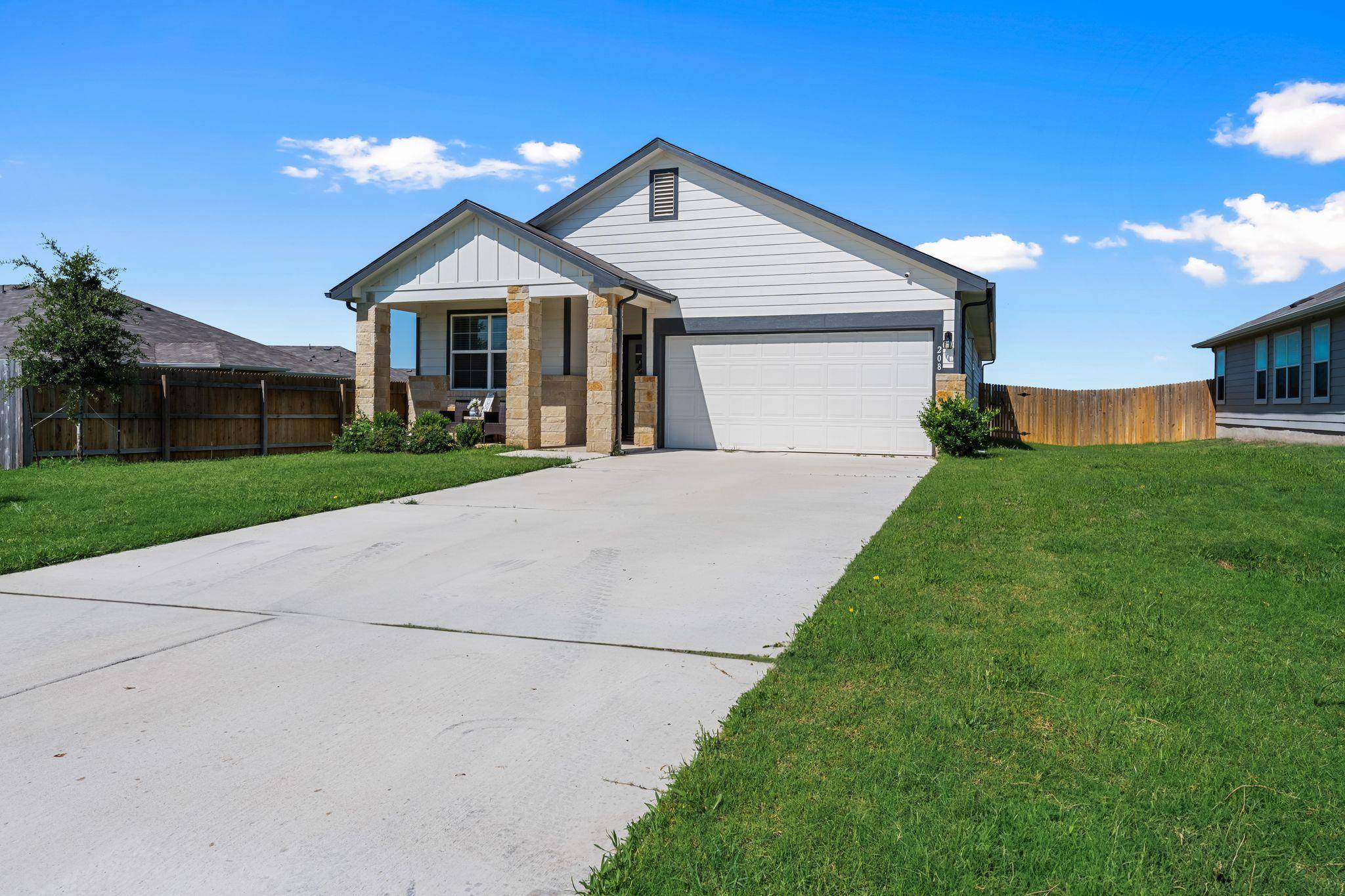 Bertram, TX 78605,208 Bunting LN