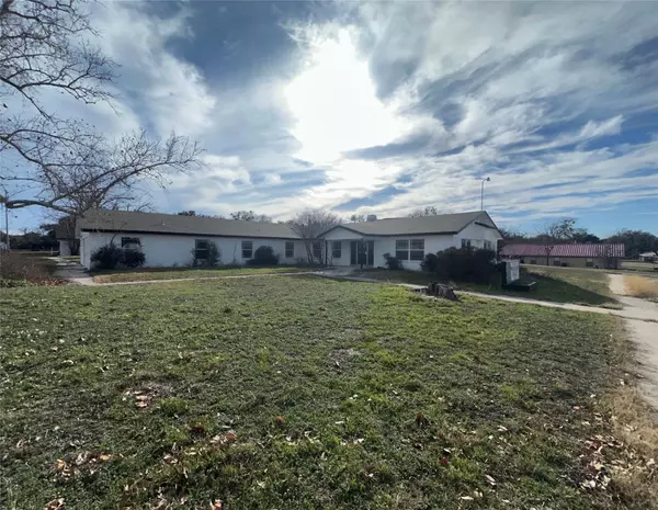 San Saba, TX 76877,1405 W Storey ST