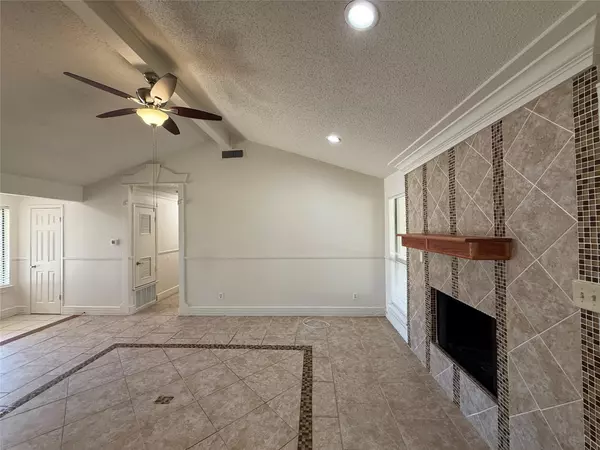 Austin, TX 78729,8906 Pineridge DR