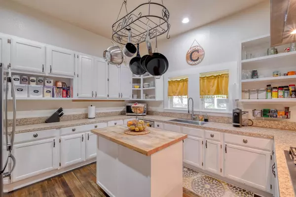 Granger, TX 76530,107 N Brazos ST