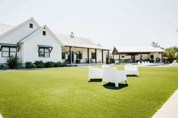 2300 W Fitzhugh RD, Dripping Springs, TX 78620