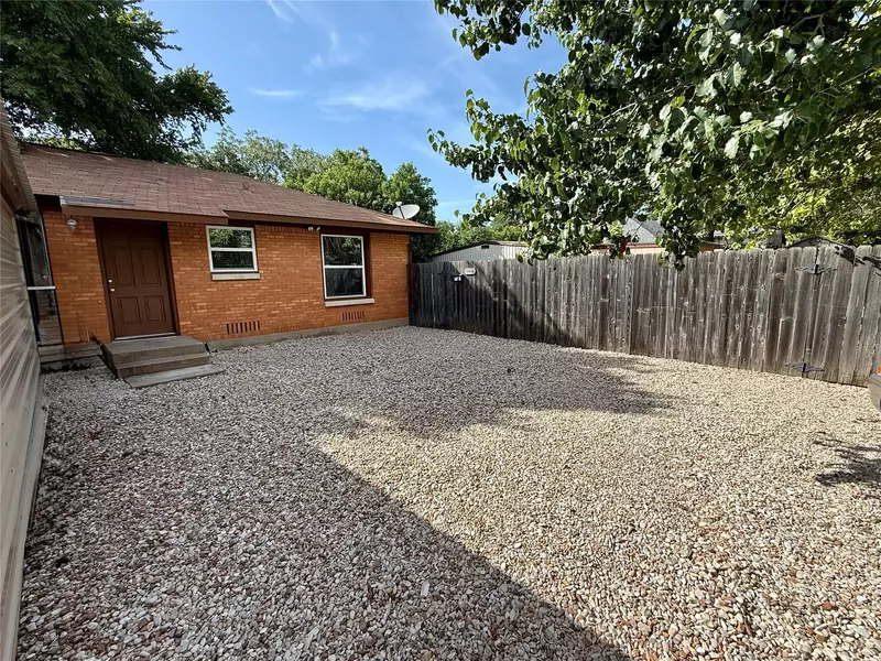 1400 Justin LN #B, Austin, TX 78757