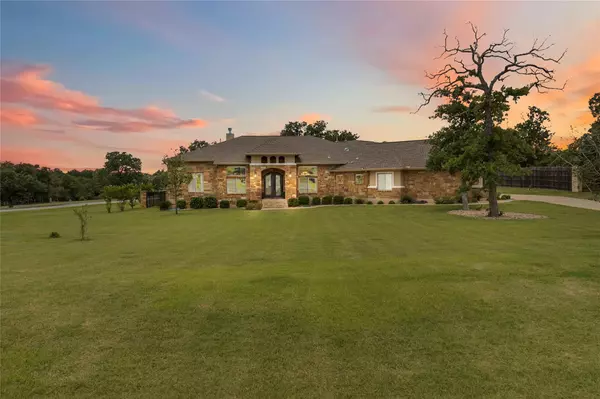 106 Packsaddle DR, Bastrop, TX 78602