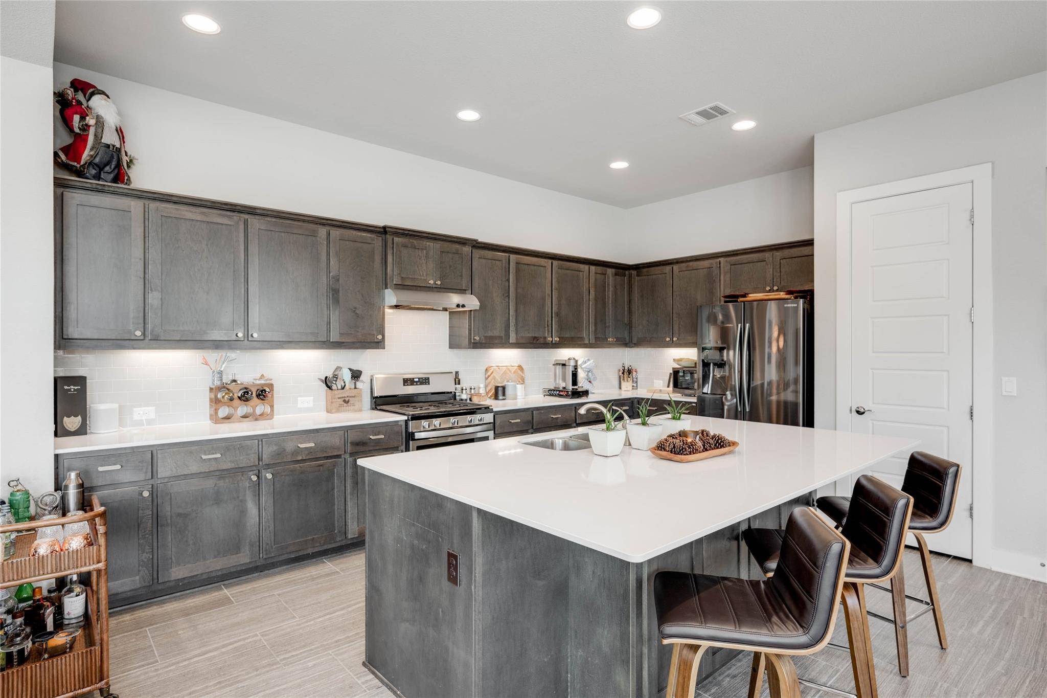 Austin, TX 78741,6900 Idea RD