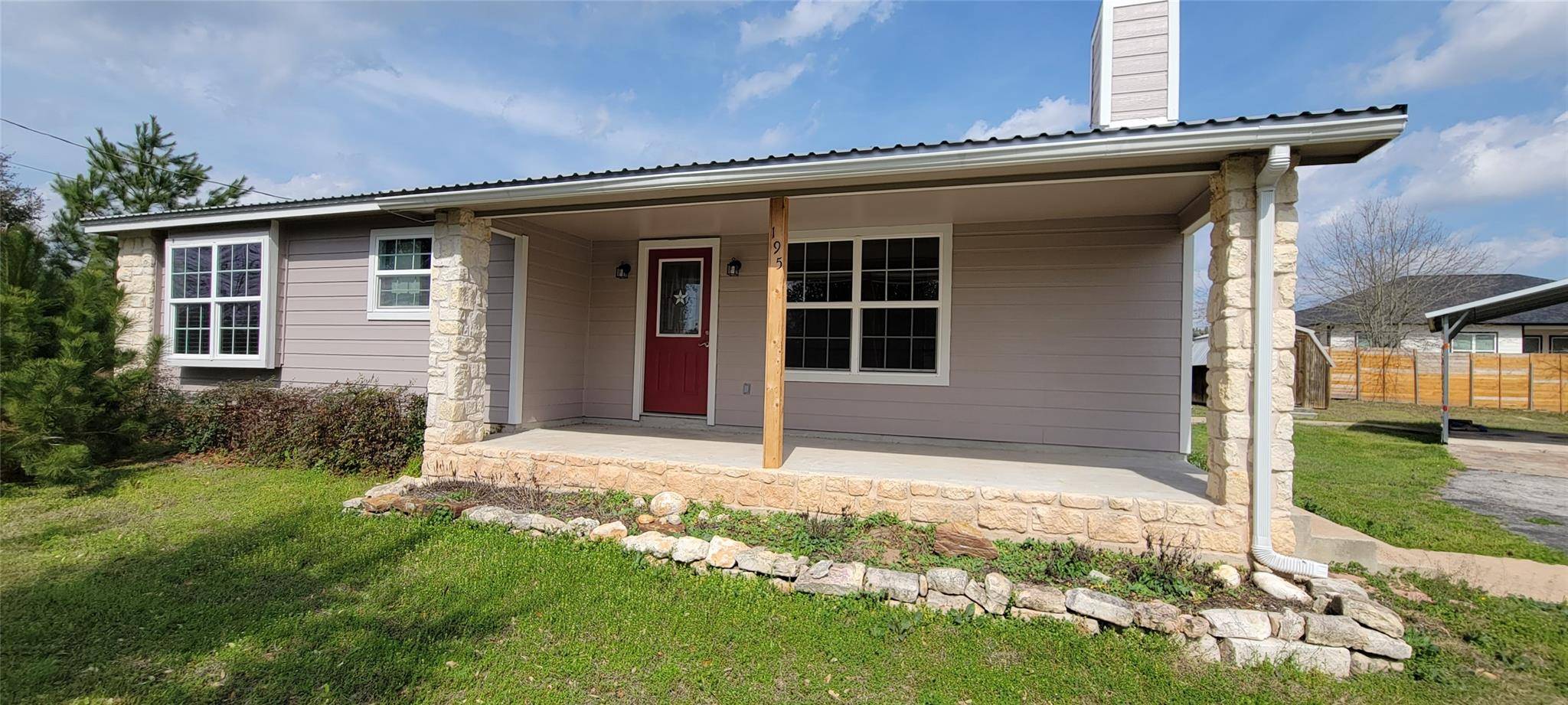 195 Cardinal DR, Paige, TX 78659