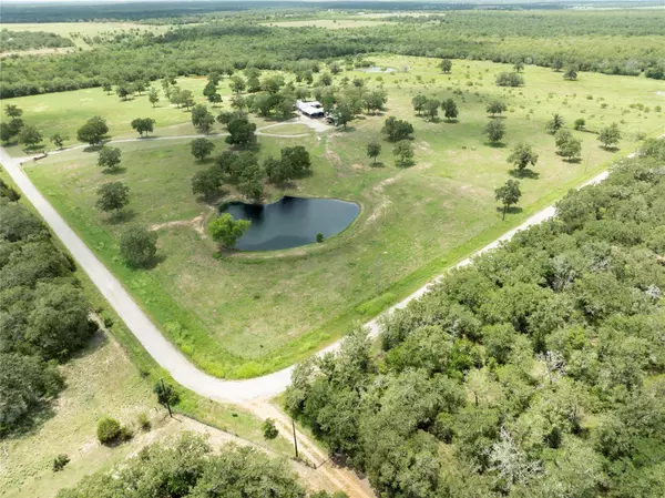 6440 Mockingbird RD, Flatonia, TX 78941