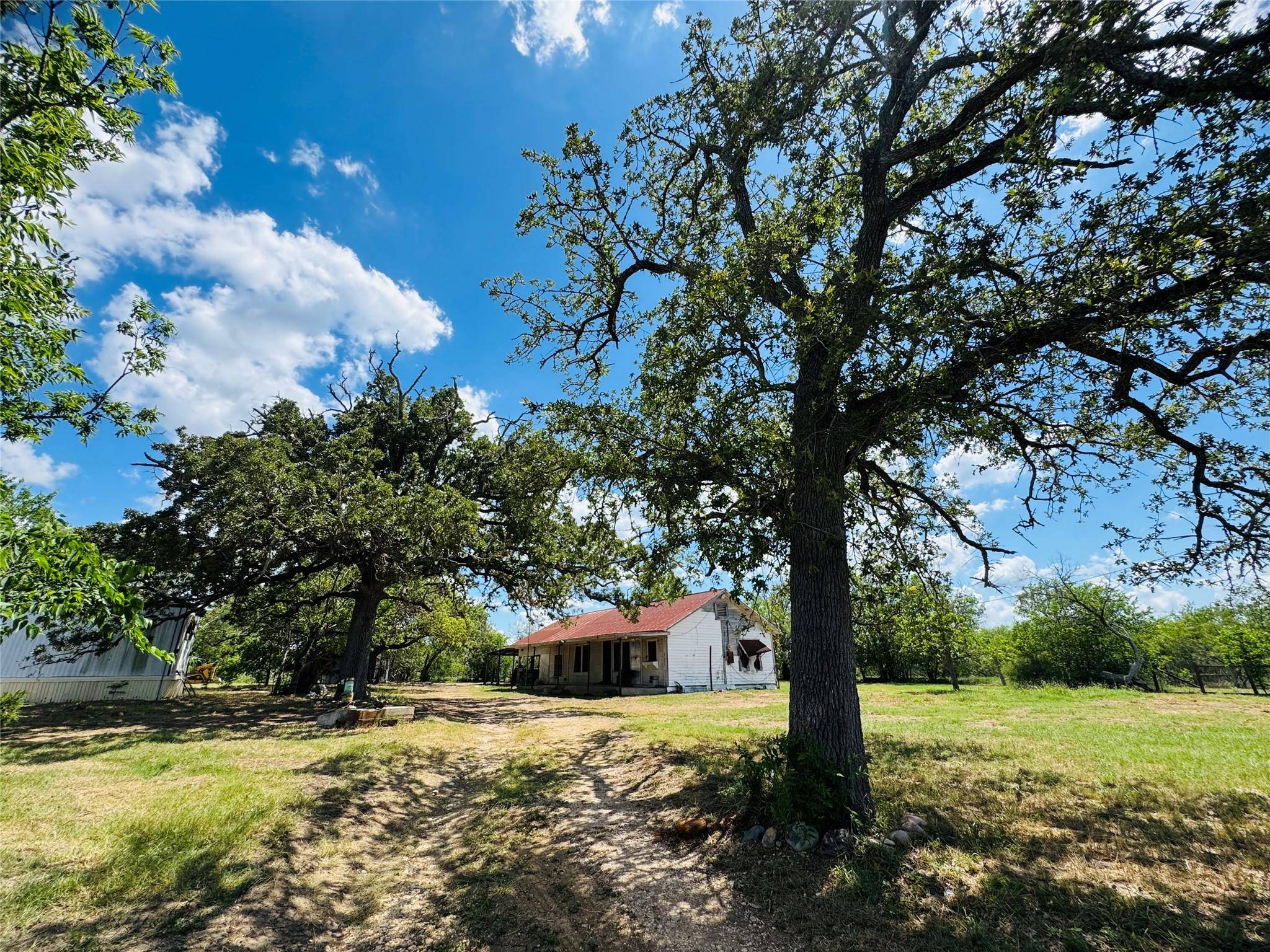 1194 Track RD, Red Rock, TX 78662