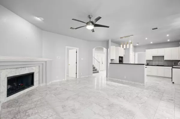 214 Hazeltine DR, Lakeway, TX 78734