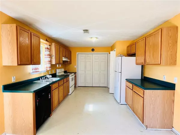 Cameron, TX 76520,2105 W Gillis Ave