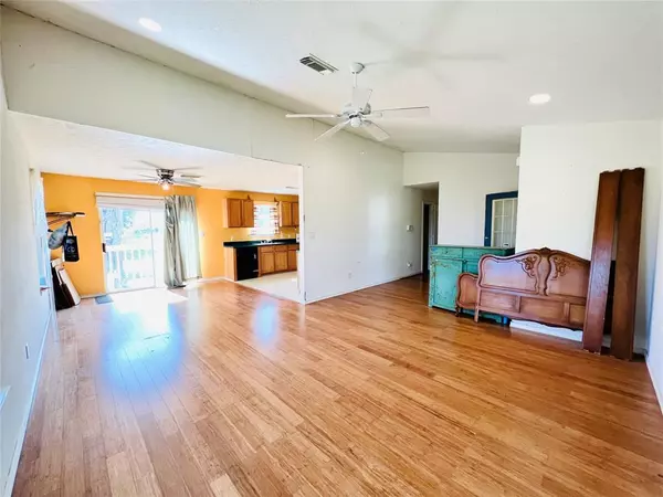 Cameron, TX 76520,2105 W Gillis Ave