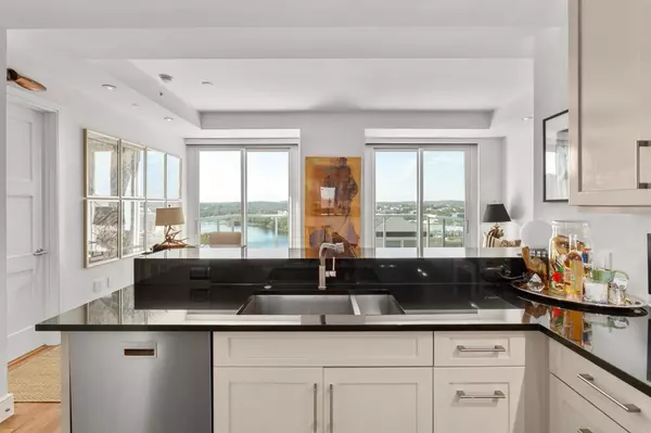 Austin, TX 78701,98 San Jacinto BLVD #1201