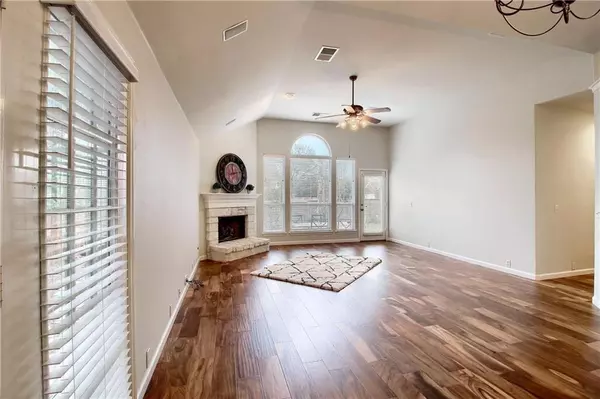 Round Rock, TX 78665,2012 Solitude CV