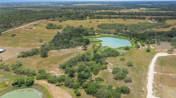 Waelder, TX 78959,736 CR 421 RD