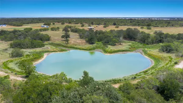 Waelder, TX 78959,736 CR 421 RD