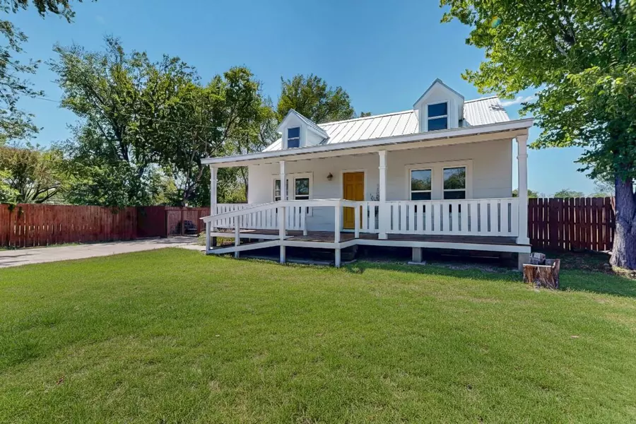 1916 Pecan ST, Bastrop, TX 78602