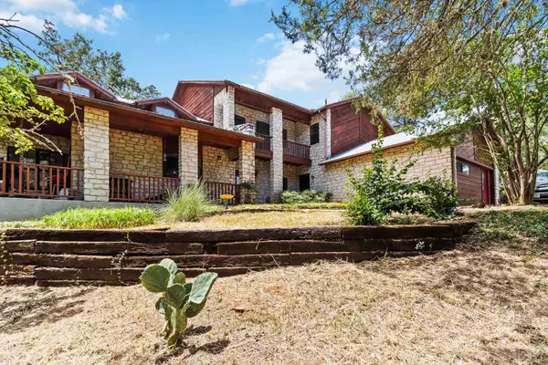 214 Laura LN, Bastrop, TX 78602