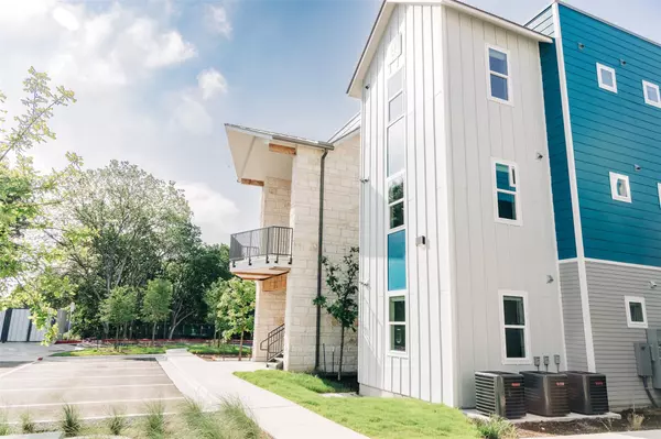 Austin, TX 78744,7051 Meadow Lake BLVD #9303