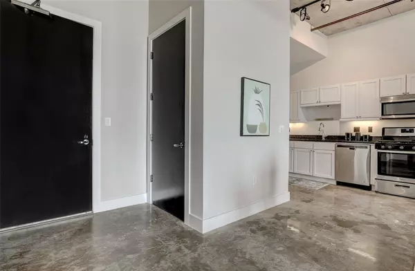Austin, TX 78703,800 W. 5th ST #809