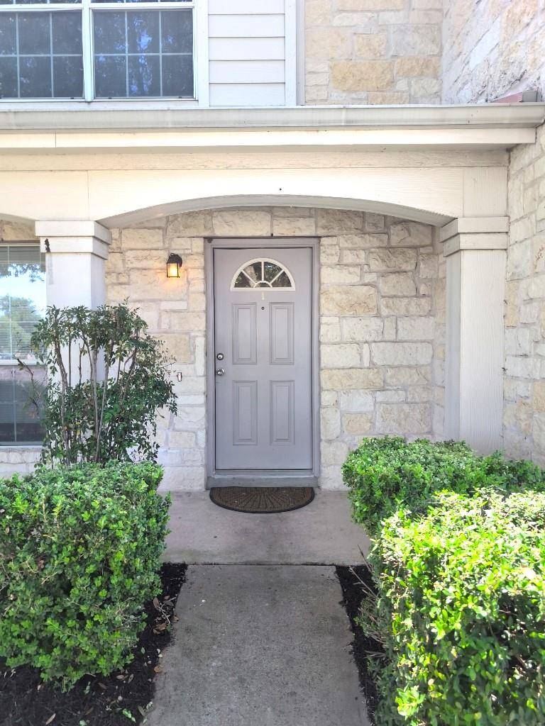 Round Rock, TX 78665,840 Rusk RD