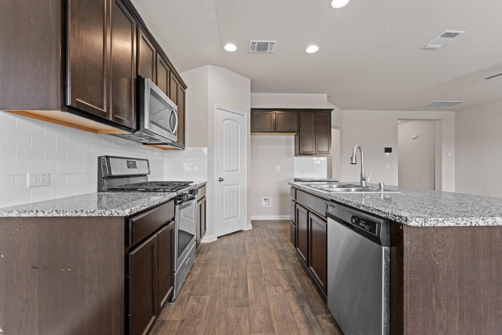 Hutto, TX 78634,109 Rochester LN