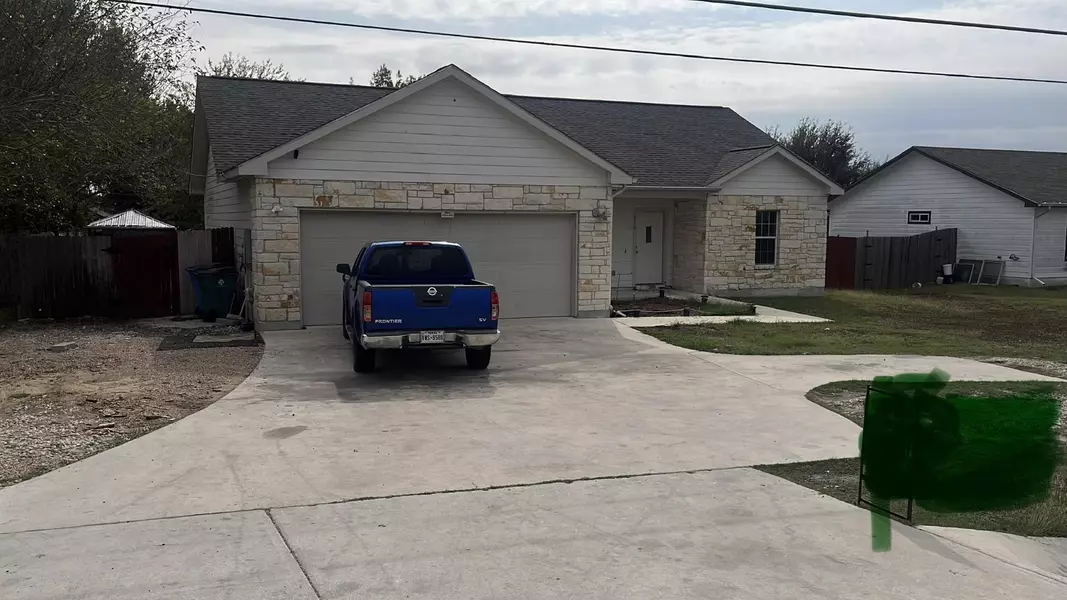 313 NW Carlos G Parker BLVD NW, Taylor, TX 76574