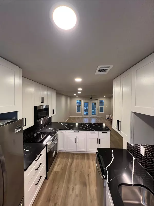 Taylor, TX 76574,202 Dahlberg BLVD #10