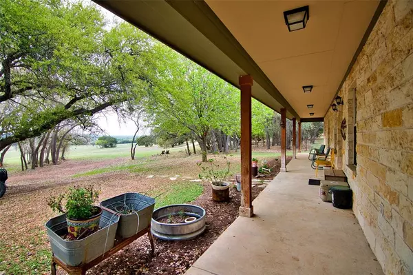 2010 CR 228, Florence, TX 76527