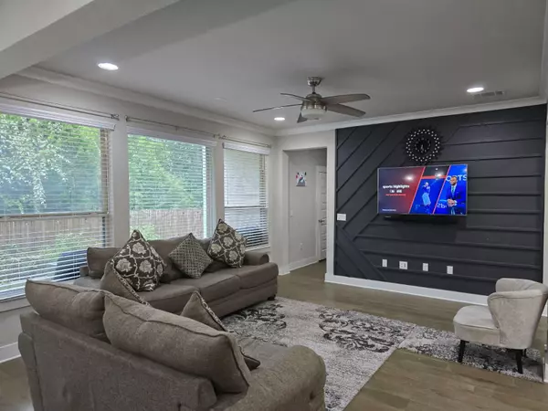 Austin, TX 78717,9713 McKnight LOOP #34