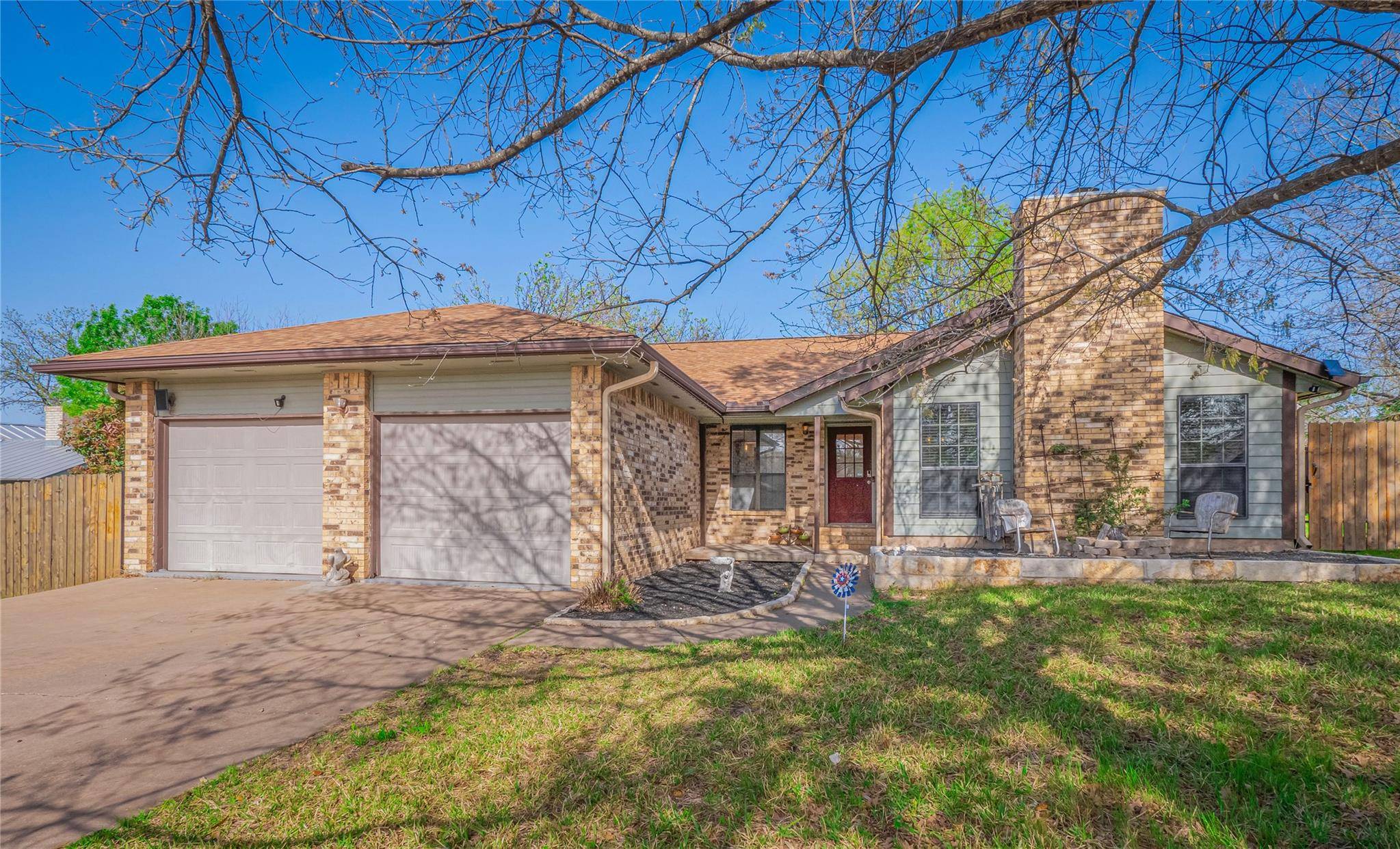 100 Stubblefield DR, Elgin, TX 78621