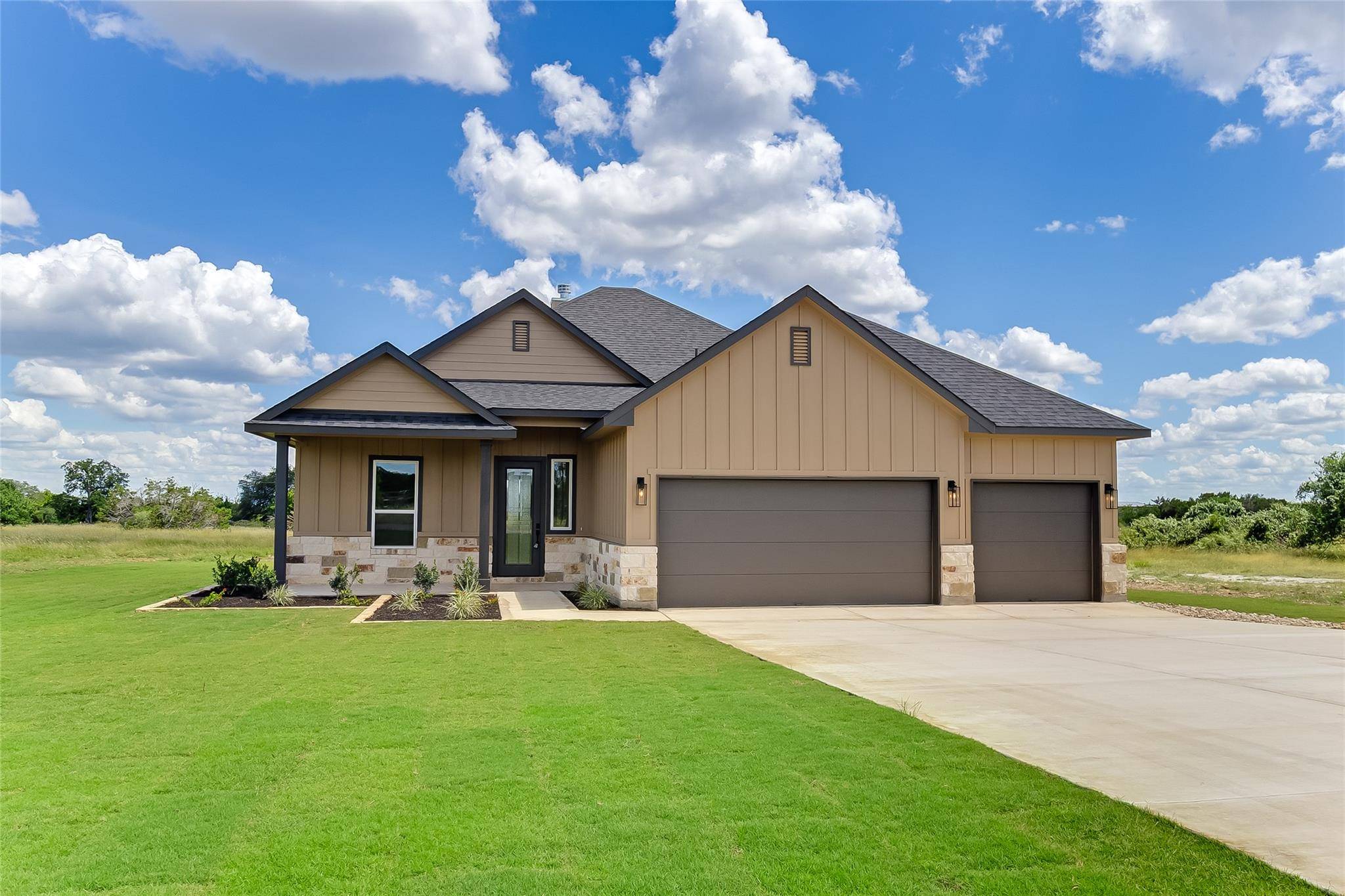 115 Draper LN, Bertram, TX 78605