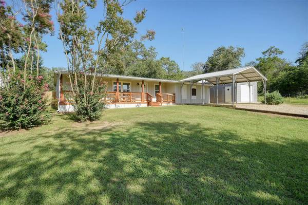 1217 Jones ST, Smithville, TX 78957