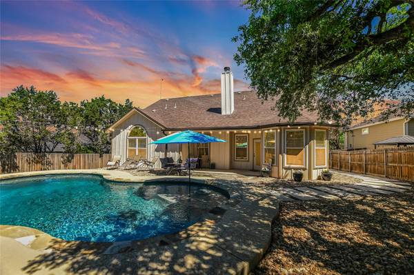 7 Redwood CIR, Wimberley, TX 78676