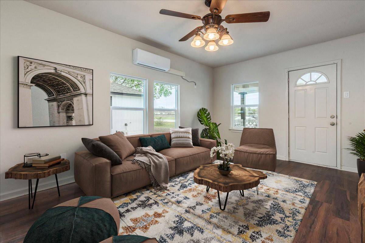 112 Gazley ST #A, Smithville, TX 78957