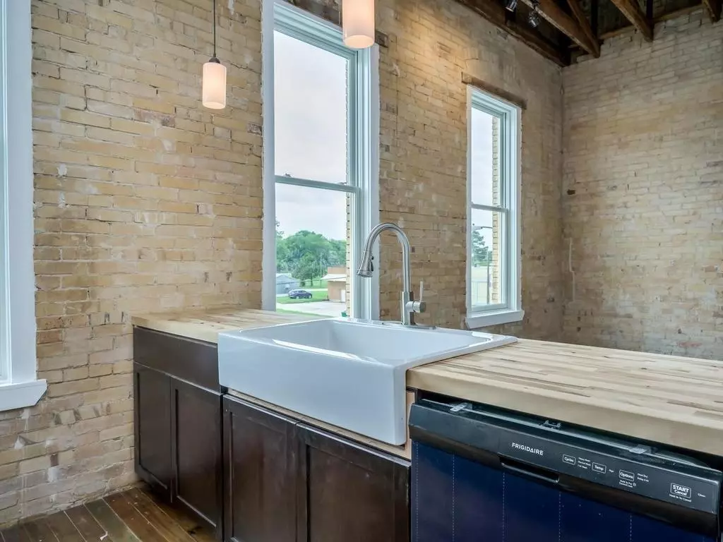 Elgin, TX 78621,110 S Main ST #205