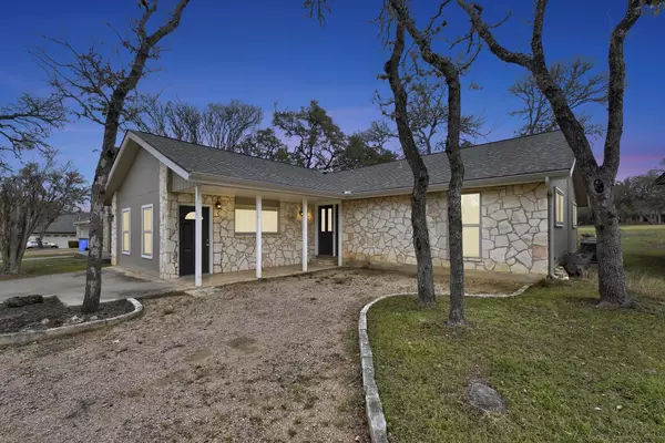 24 Stonehouse CIR, Wimberley, TX 78676