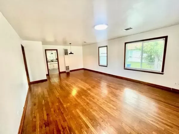 Taylor, TX 76574,1109 Davis ST