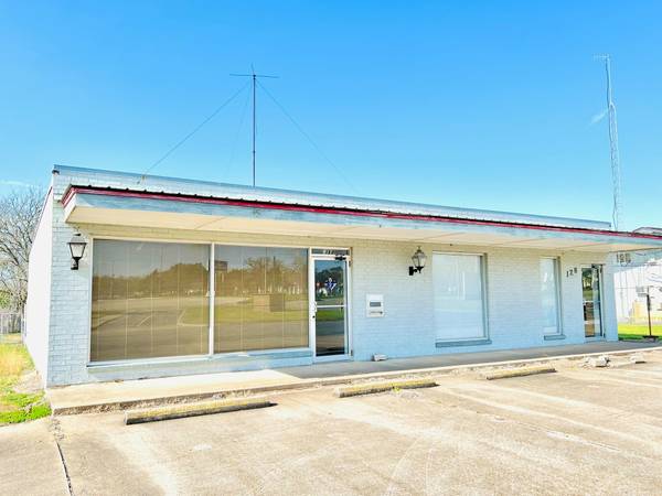 130 College ST, La Grange, TX 78945