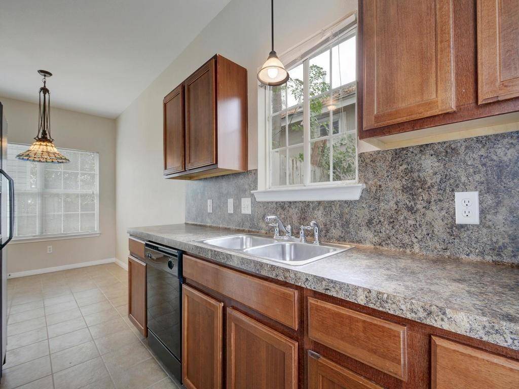 Austin, TX 78702,1172 Oakgrove Ave #A