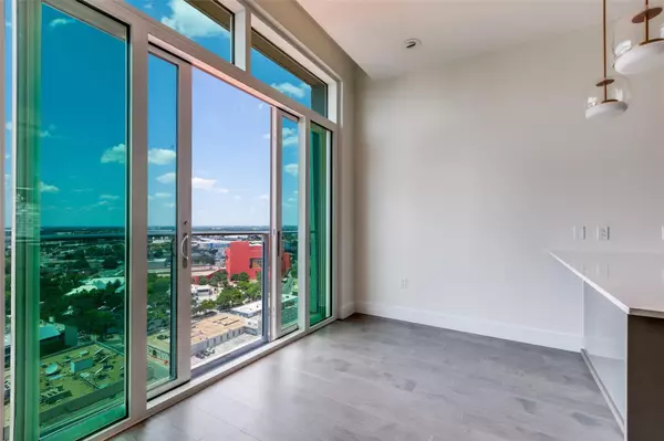 San Antonio, TX 78205,123 Lexington Ave #1408