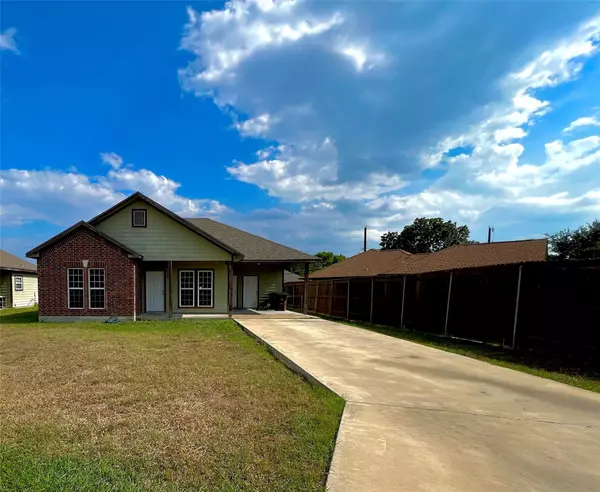 1295 Harper TRL, Lockhart, TX 78644