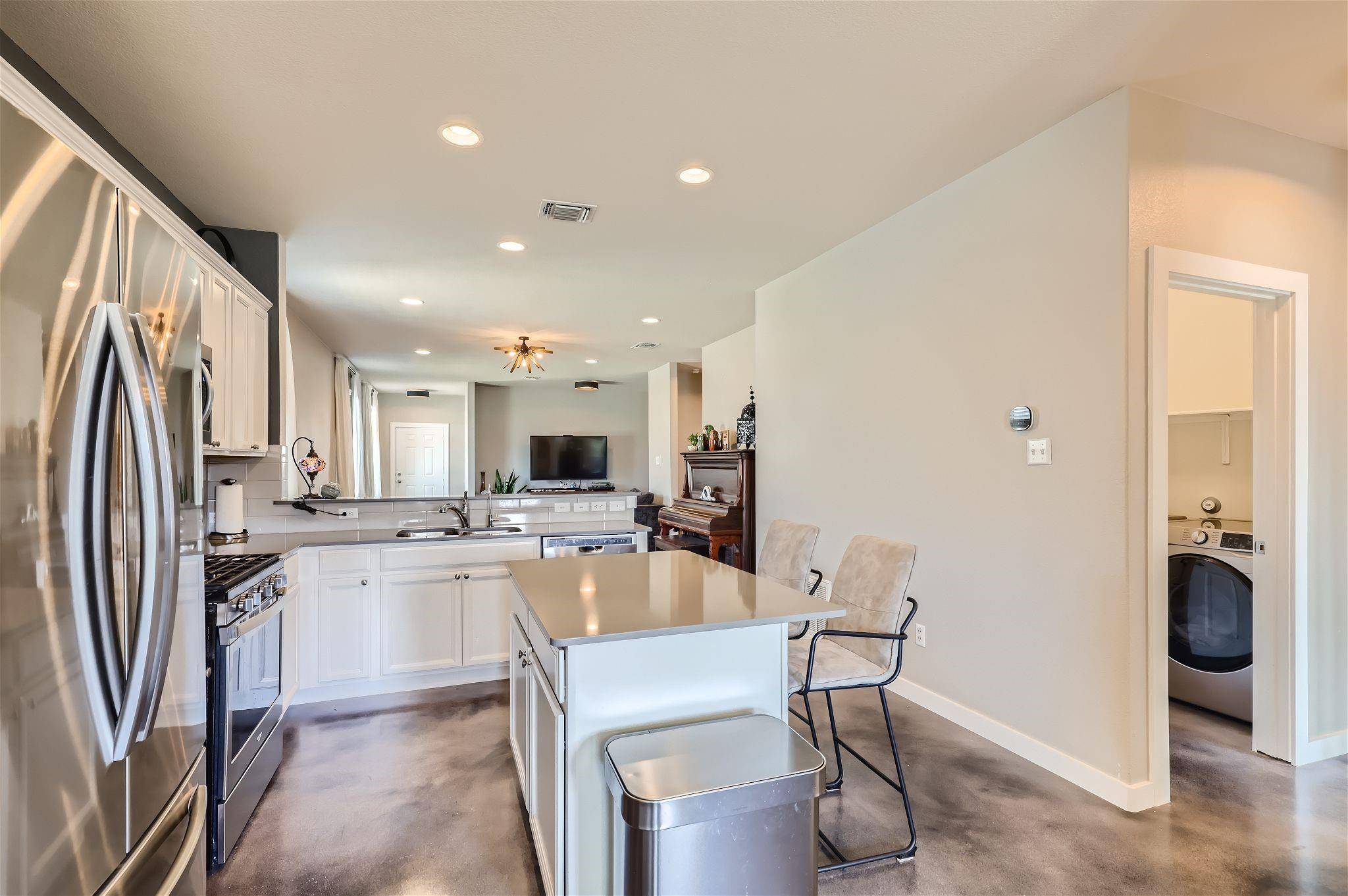Liberty Hill, TX 78642,500 Compania CV