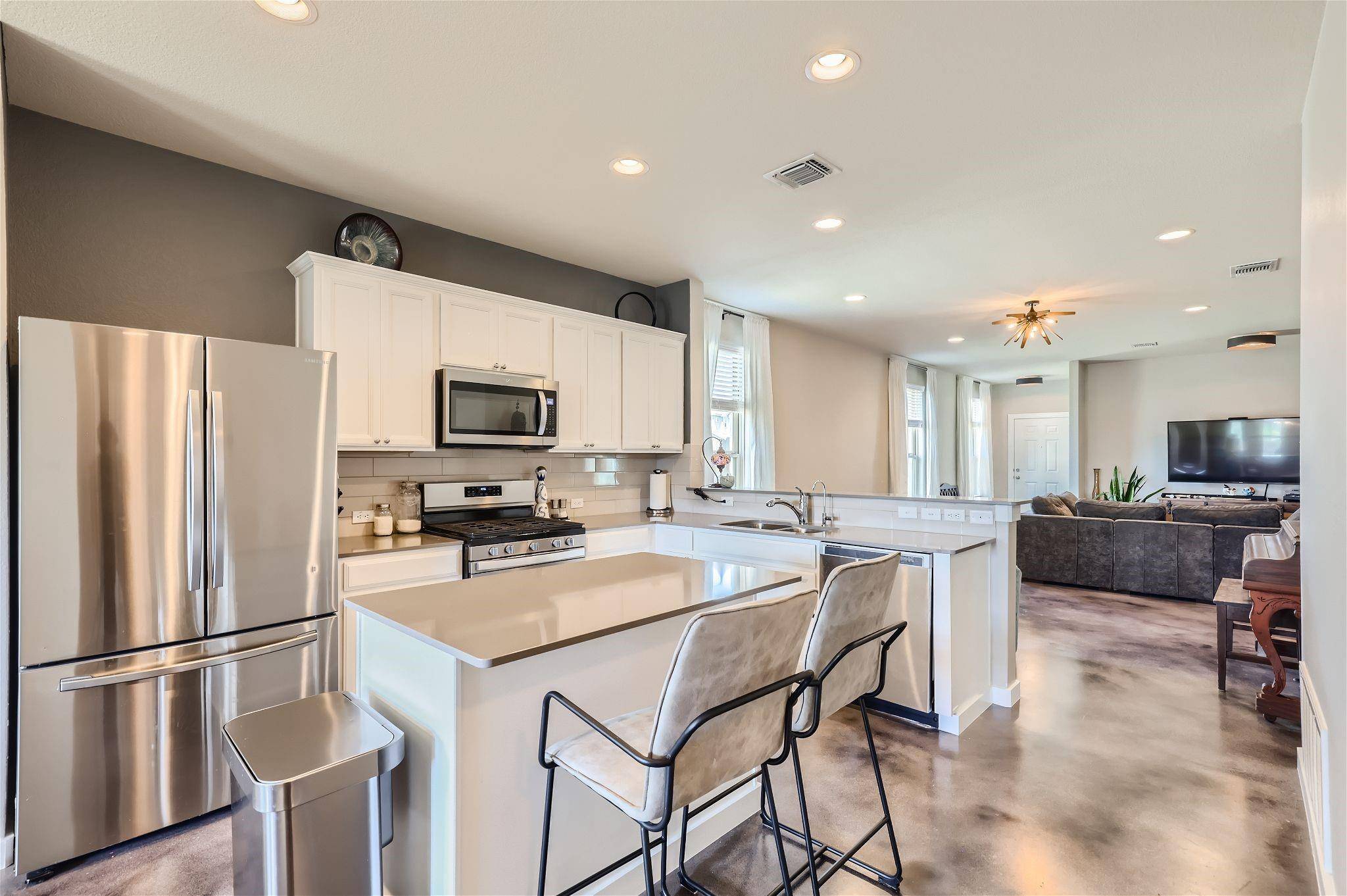 Liberty Hill, TX 78642,500 Compania CV