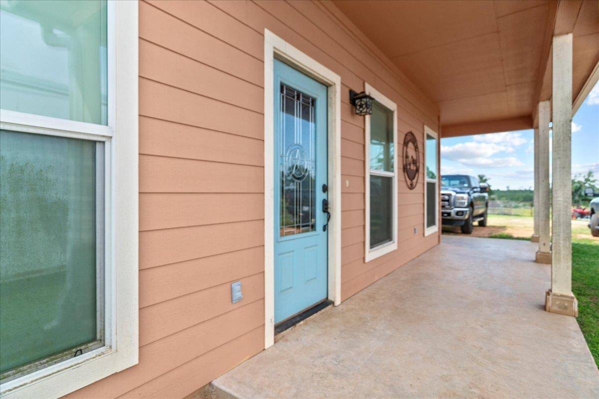 935 Highway 21 E, Paige, TX 78602