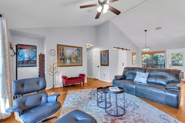 Dripping Springs, TX 78620,10107 George Hill DR