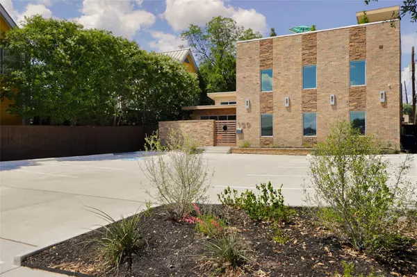 900 W North Loop BLVD, Austin, TX 78756