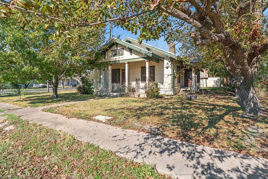 110 W Pecan ST, Hutto, TX 78634